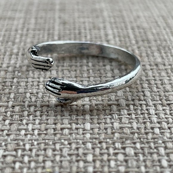 Women Fashion Ring HUG Ring Silver Tone Fashion Jewelry Size 10-12 - Picture 6 of 8